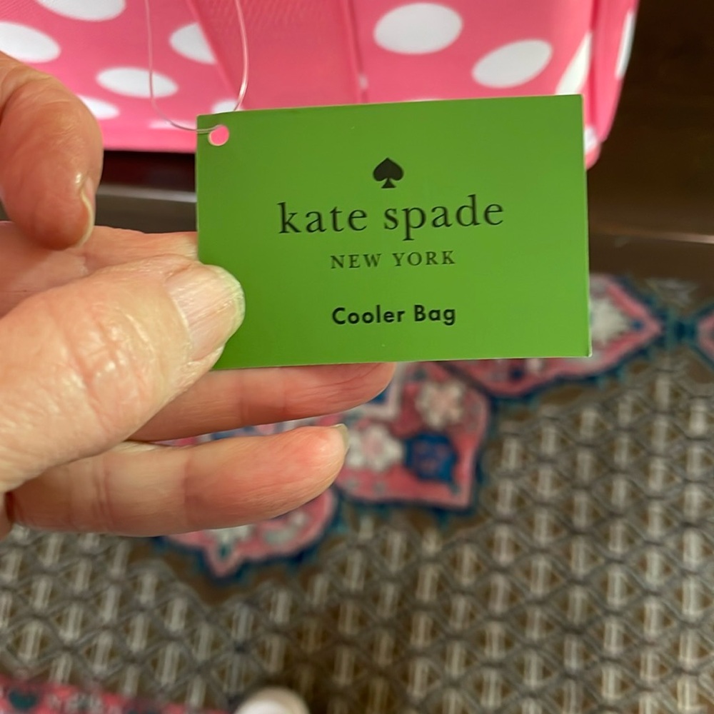 ⭐️HOST PICK🌟Gorgeous Kate Spade Pink and White Insulated Cooler Bag NWT - Picture 2 of 9